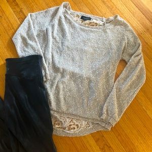 Papillon light knit with lace